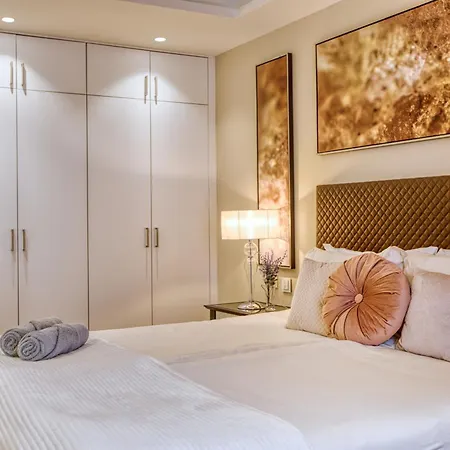 Apartment The Golden Mile Luxury Seafront In Sliema