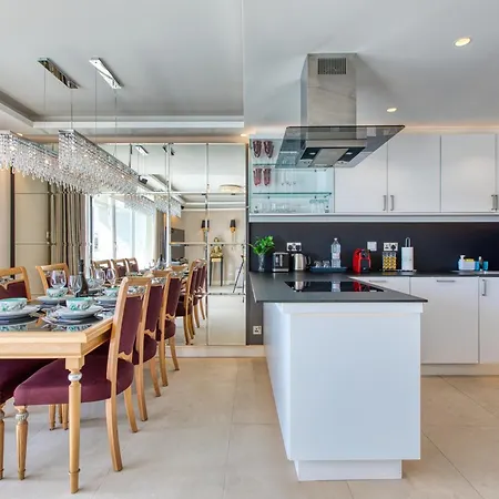 The Golden Mile Luxury Seafront In Apartment Sliema