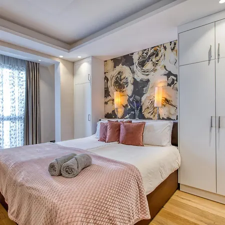 The Golden Mile Luxury Seafront In דירה *