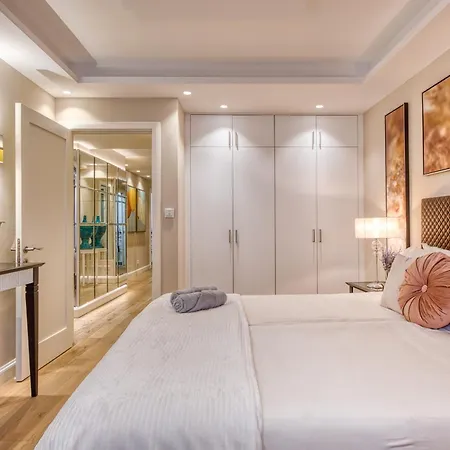 Apartment The Golden Mile Luxury Seafront In Sliema