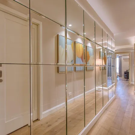 דירה The Golden Mile Luxury Seafront In *