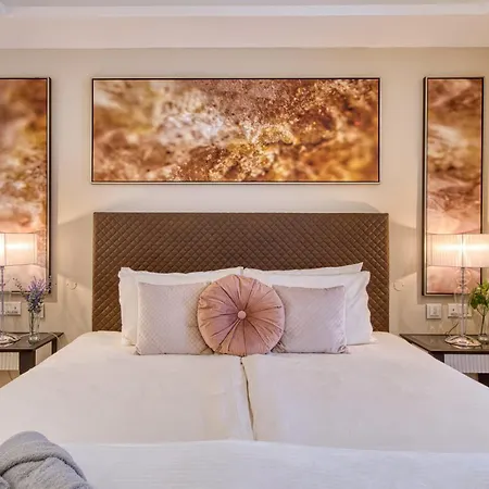 The Golden Mile Luxury Seafront In Apartament