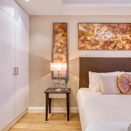 The Golden Mile Luxury Seafront In Apartament *