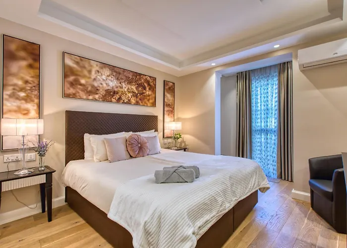 The Golden Mile Luxury Seafront In Apartament Sliema