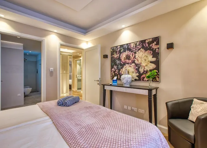 The Golden Mile Luxury Seafront In * Sliema