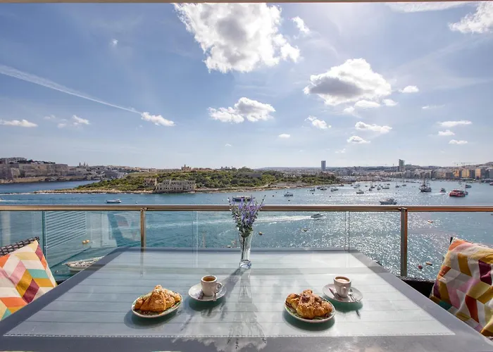 The Golden Mile Luxury Seafront In Apartament