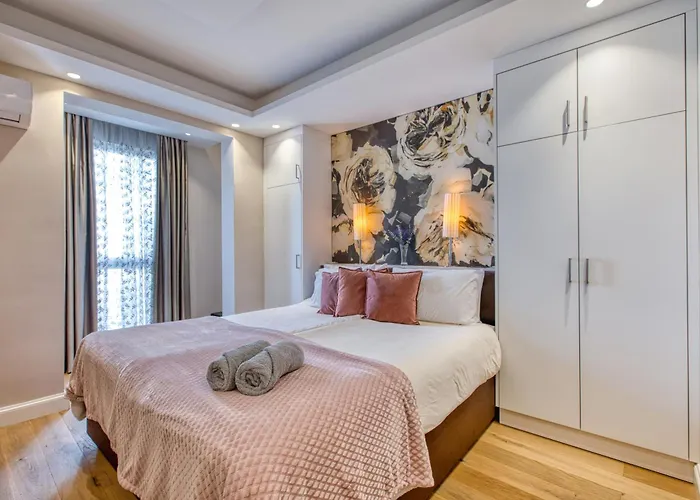 The Golden Mile Luxury Seafront In Apartament *