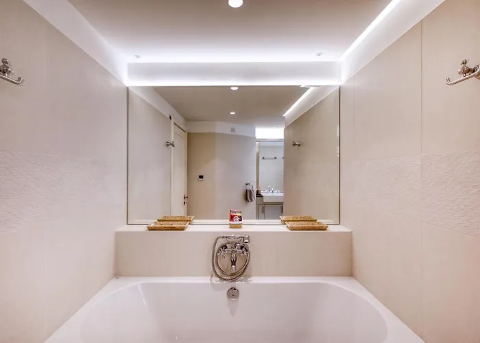 The Golden Mile Luxury Seafront In Apartament Sliema